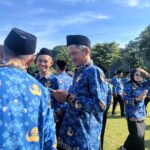 11 tahun mengabdi untuk menjaga kebersihan kota dengan menyapu jalan, kini Mahmud diangkat sebagai P3K Paruh Waktu loleh Wali Kota Bogor Dedie A. Rachim, Senin (1/12/2025).