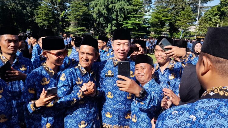 Kisah Petugas DLH, 11 Tahun Sapu Jalan, Diangkat Dedie A. Rachim Jadi P3K