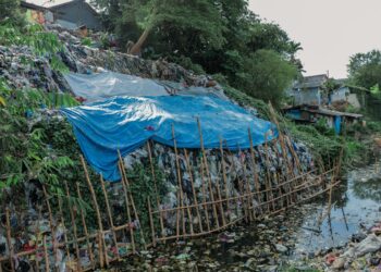 Juara Adipura, Tapi Masih Ada Gunungan Sampah, Warga Gotong-royong Bantu Pemkot Bersihkan Sampah