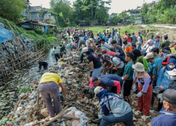 Warga Timbun Gunungan Sampah Dengan Tanah Dan Tanami Pohon, DLH Angkut 15 Ton Sampah