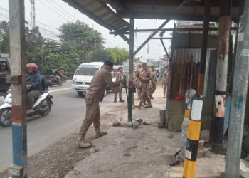 Gabungan Pol PP Bogor Raya Tertibkan PKl di Perbatasan Bogor Utara dan Sukaraja