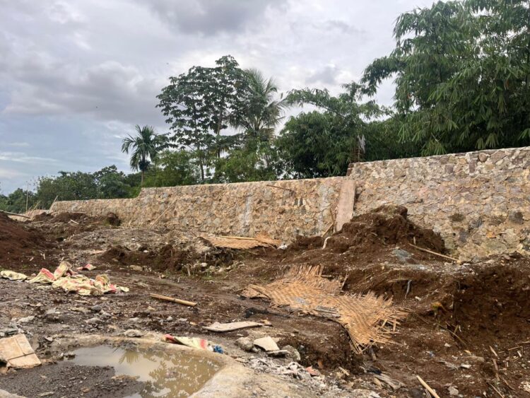 Terungkap, Tebing Yang Dibangun di Pinggir Kali Jalan Sholeh Iskandar Pembatas Lapangan Padel