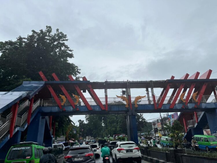 Atap Bocor dan Seng Rawan Tertiup Angin, JPO Terminal Baranangsiang Memprihatinkan