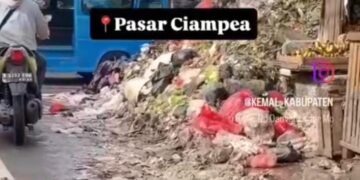 Viral Sampah Di Kabupaten Bogor, Menggunung dan Bau, Air Lindih Basahi Jalan