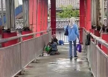 JPO Gerbang Kota Bogor Kumuh dan Becek, Warga Pertanyakan Kepedulian Pemerintah