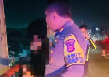 Histeris di Atas Flyover Cileungsi, Ibu Muda Diselamatkan Polisi