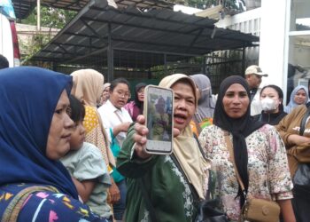 Kericuhan Sejumlah Warga Penukaran Uang di Balai Kota Bogor, Warga Mengaku Kecewa dan Menangis