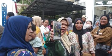 Kericuhan Sejumlah Warga Penukaran Uang di Balai Kota Bogor, Warga Mengaku Kecewa dan Menangis